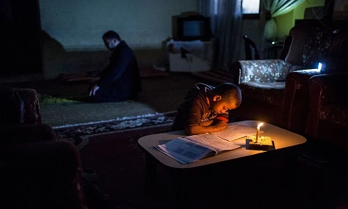 Cuộc sống chìm trong bóng tối của người dân ở Dải Gaza