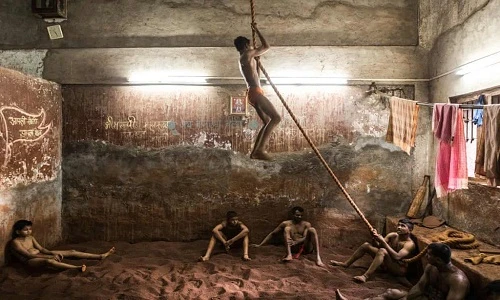 Đô vật bùn Kushti của Ấn Độ: Nhịn dục khổ luyện để đổi đời