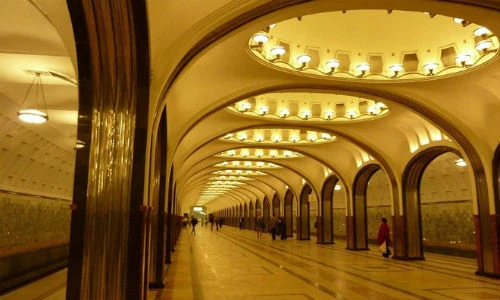 Những ga tàu điện ngầm lộng lẫy như cung điện ở Moscow