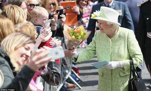 Nước Anh mừng sinh nhật lần thứ 90 của Nữ hoàng Elizabeth II