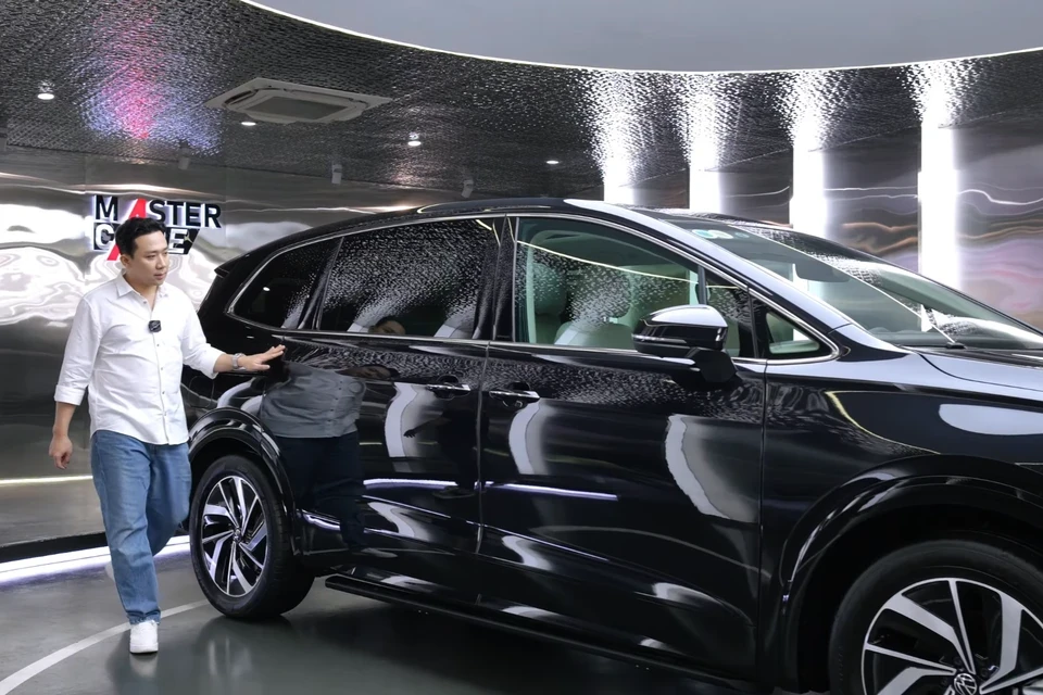 Cận cảnh ôtô tiền tỷ Trấn Thành mới tậu