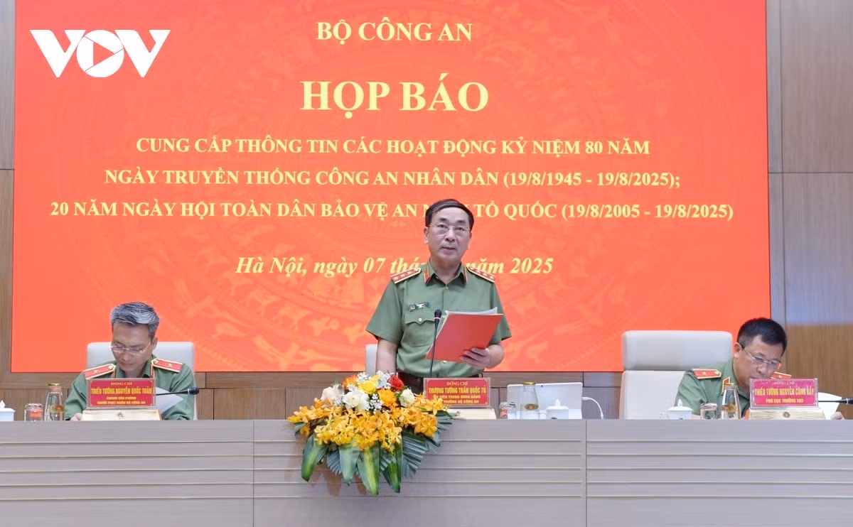 hop-bao-cong-an.jpg
