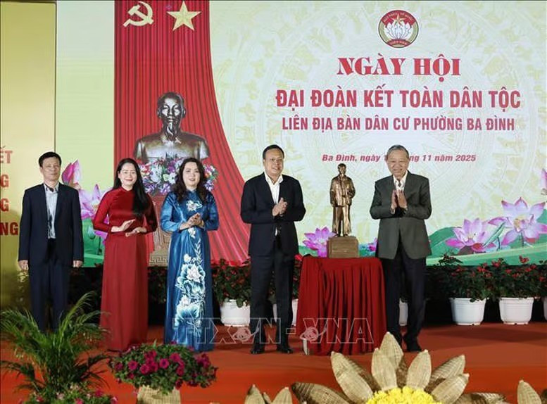 View - Tổng Bí thư Tô Lâm dự Ngày hội Đại đoàn kết dân tộc tại phường Ba Đình, Hà Nội | Báo Tri thức và Cuộc sống - TIN TỨC PHỔ BIẾN KIẾN THỨC 24H