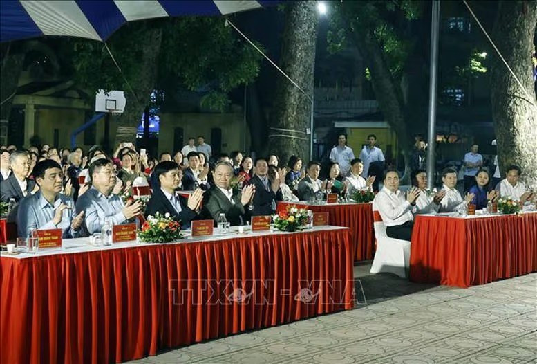 View - Tổng Bí thư Tô Lâm dự Ngày hội Đại đoàn kết dân tộc tại phường Ba Đình, Hà Nội | Báo Tri thức và Cuộc sống - TIN TỨC PHỔ BIẾN KIẾN THỨC 24H