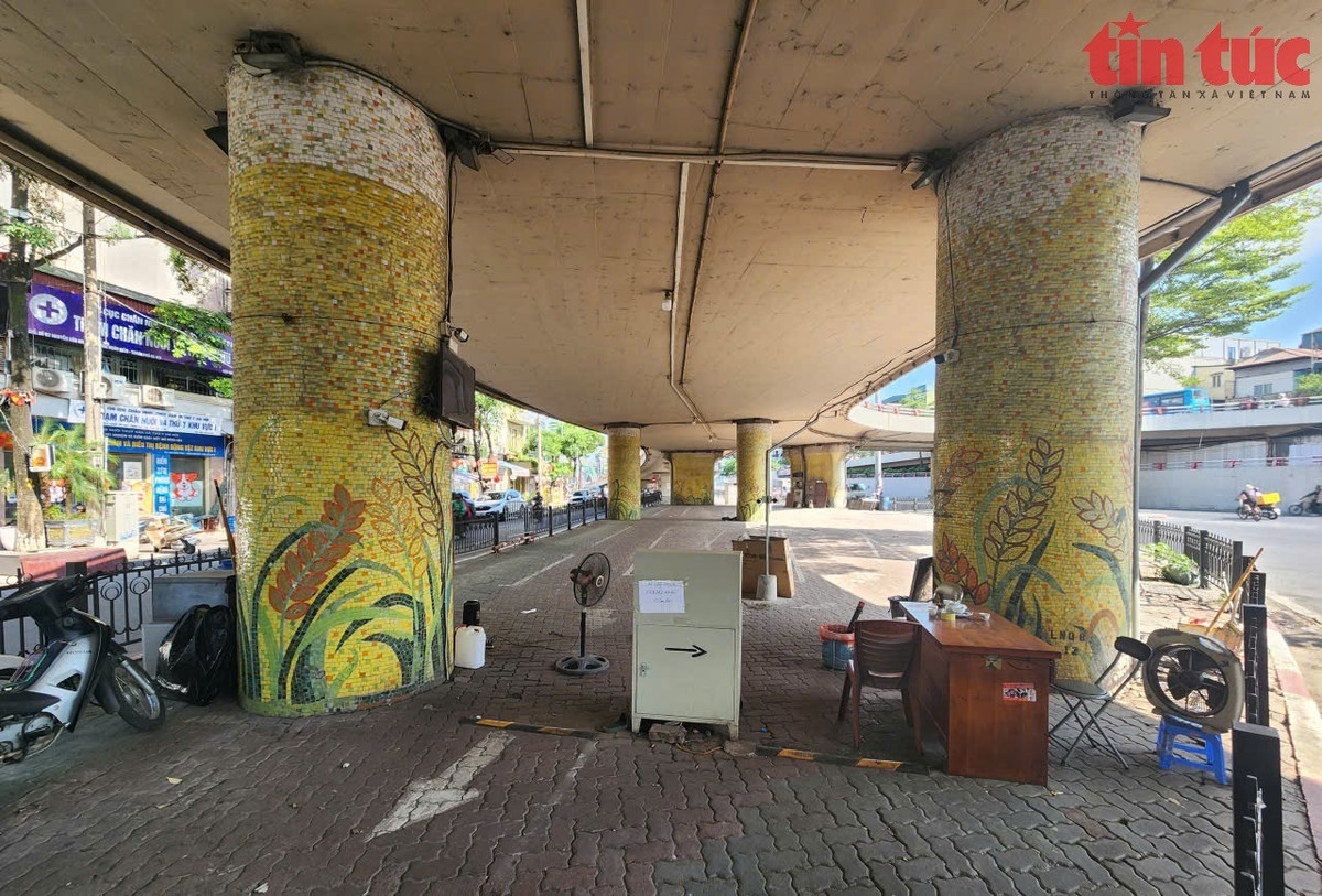 Chỉ cách đây 3 ngày, bãi xe dưới gầm cầu Chương Dương luôn trông giữ hàng trăm xe máy.