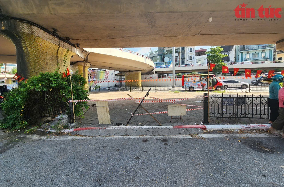 Sau vụ cháy bãi xe dưới gầm cầu Vĩnh Tuy, ngành giao thông Hà Nội mới có động thái di dời các bãi xe dưới gầm cầu vượt, dù trước đó nhiều năm Bộ GTVT không chấp nhận thực trạng này.