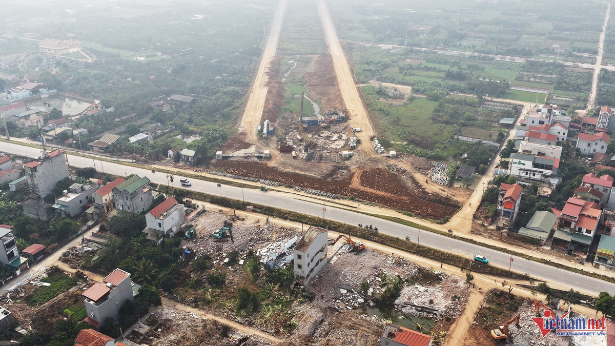 Sau khi hoàn thành, cầu Hồng Hà sẽ kết nối trực tiếp với đường Vành đai 4 - Vùng Thủ đô Hà Nội. Ảnh: Đức Hoàng