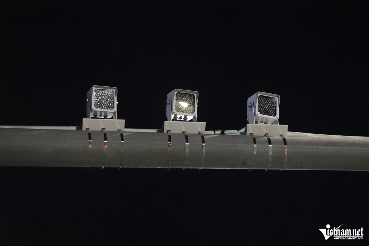 Trong thời gian tới, Cục CSGT sẽ phối hợp với các đơn vị chức năng và công an địa phương lắp đặt thêm hơn 5.000 camera trên các tuyến cao tốc, quốc lộ và đô thị. 