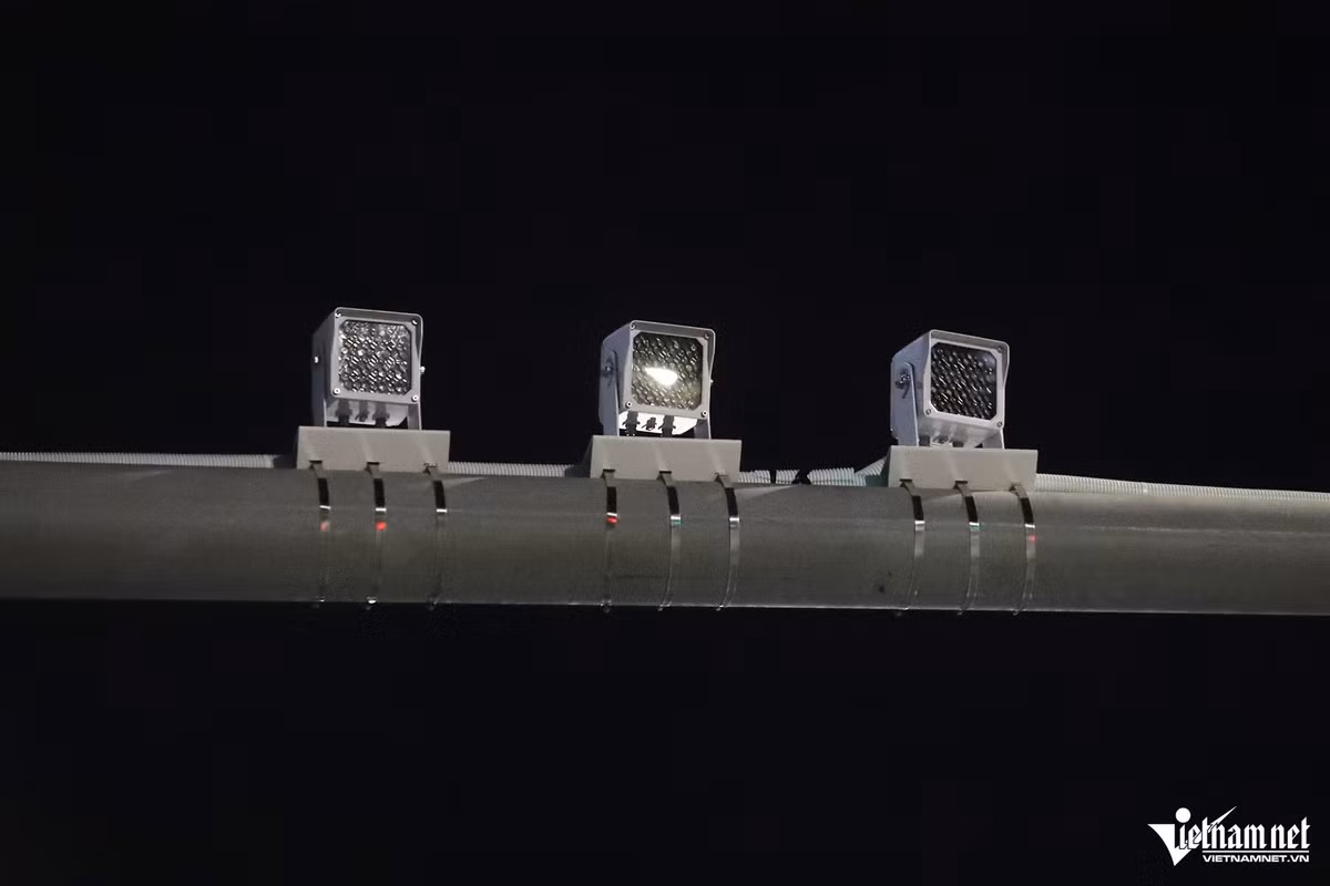 Trong thời gian tới, Cục CSGT sẽ phối hợp với các đơn vị chức năng và công an địa phương lắp đặt thêm hơn 5.000 camera trên các tuyến cao tốc, quốc lộ và đô thị. 