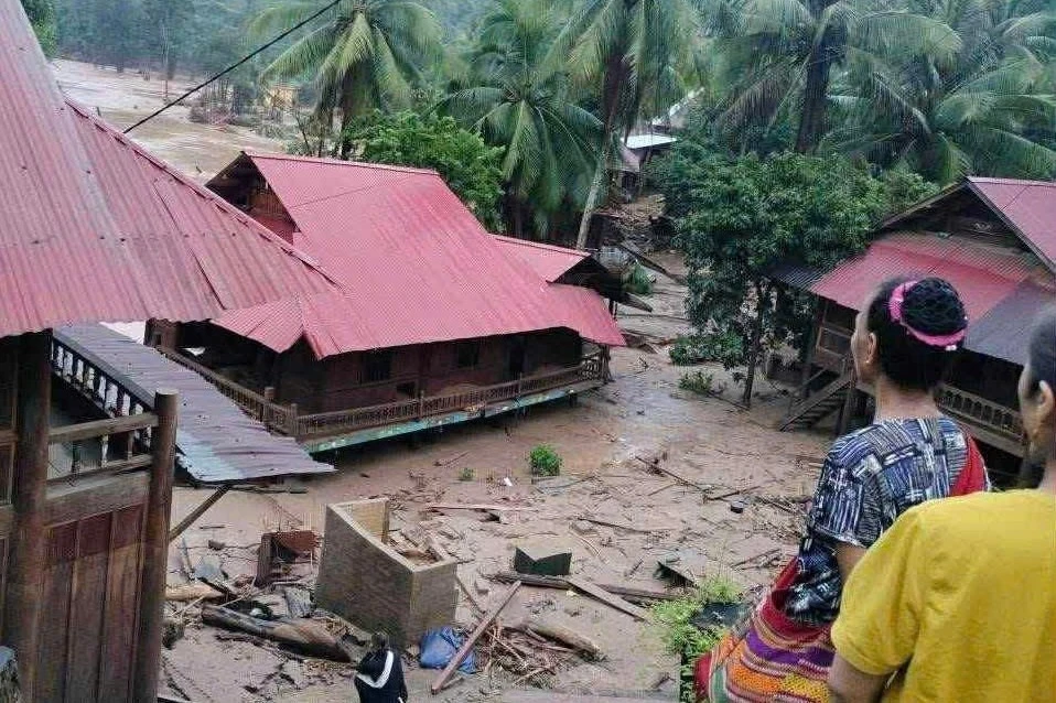 Nhiều xã miền núi Nghệ An oằn mình chống lũ