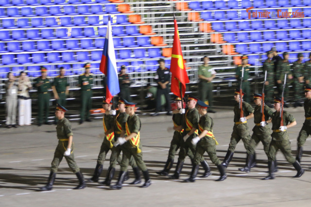 Các quân nhân Nga tham gia diễu binh, diễu hành thuộc Trung đoàn Preobrazhensky. Ảnh: Trà Khánh. kto-tr_img-1393.jpg