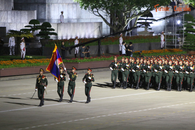 Khối diễu binh của Lào. Ảnh: Trà Khánh. kto-tr_img-1412.jpg