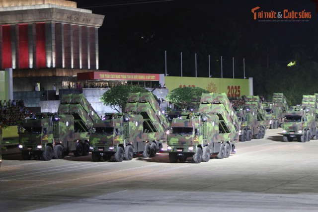 Trong ảnh là tổ hợp tên lửa Trường Sơn do Viettel nghiên cứu, thiết kế, chế tạo, sản xuất, thuộc biên chế của lực lượng Pháo binh tên lửa bờ, Hải quân nhân dân Việt Nam. kto-tr_z6931949836921-c765ceb2e40d6ba95200bc012cde97da.jpg