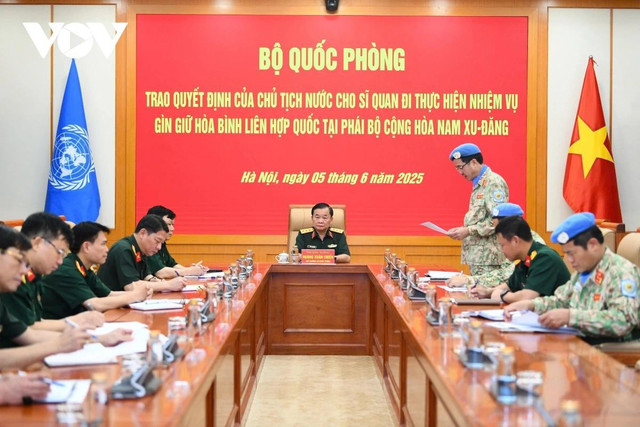 Thiếu tướng Phạm Mạnh Thắng, Cục trưởng Cục Gìn giữ hòa bình Việt Nam đọc báo cáo công tác chuẩn bị Thiếu tướng Phạm Mạnh Thắng, Cục trưởng Cục Gìn giữ hòa bình Việt Nam đọc báo cáo công tác chuẩn bị