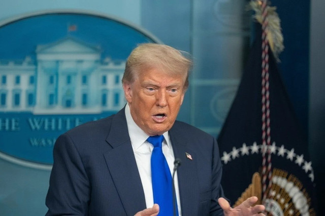Tổng thống Mỹ Donald Trump phát biểu họp báo tại Nhà Trắng. Ảnh: THX/TTXVN ttxvn-donald-trump-resizejpg.jpg