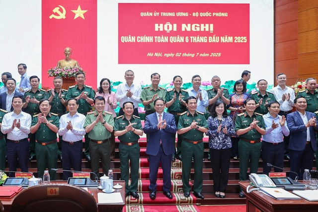 Thủ tướng và các đại biểu dự Hội nghị. Ảnh: VGP/Nhật Bắc Thủ tướng và các đại biểu dự Hội nghị. Ảnh: VGP/Nhật Bắc