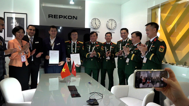 Ký kết hợp tác giữa Tập đoàn Công nghiệp-Viễn thông Quân đội (Viettel) và Tập đoàn REPKON (Thổ Nhĩ Kỳ). z6835983796972-4a7cf764d7fcf10fa056ff00849d4a28.jpg