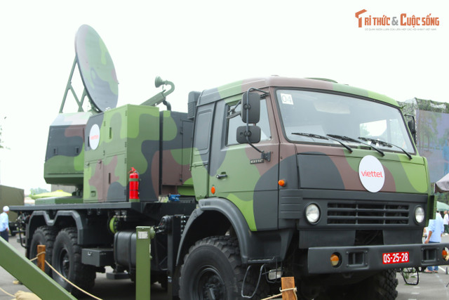 VCU5 là tổ hợp tác chiến điện tử đối phó với UAV do Việt Nam nghiên cứu, chế tạo. Tại triển lãm có hai phiên bản được giới thiệu là VCU5 - EMP và VCU5 bản chiến thuật. kto-tr_2.jpg