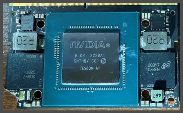 Chip xử lý AI NVIDIA Jetson bên trong UAV cảm tử V2U giúp thiết bị nhận diện và tấn công mục tiêu tự động. Ảnh: QQnews. chip-xu-ly-ai-nvidia-jetson-ben-trong-uav-cam-tu-v2u-giup-thiet-bi-nhan-dien-va-tan-cong-muc-tieu-tu-dong-anh-qqnews.jpg