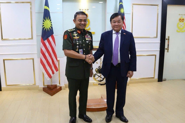 Thượng tướng Hoàng Xuân Chiến và Đại tướng Datuk Muhammad Hafizuddeain bin Jantan, Tư lệnh Lục quân Malaysia. Ảnh: Trung Đỗ. z6641738790116-468d1e58a7639553730b5732046feb71.jpg