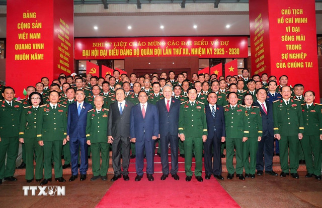 Tổng Bí thư Tô Lâm, Thủ tướng Phạm Minh Chính, Chủ tịch Quốc hội Trần Thanh Mẫn cùng các đại biểu dự Đại hội. Ảnh: TTXVN tong-bi-thu-to-lam-du-dai-hoi-dai-bieu-dang-bo-quan-doi-nhiem-ky-2025-2030-5-1.jpg