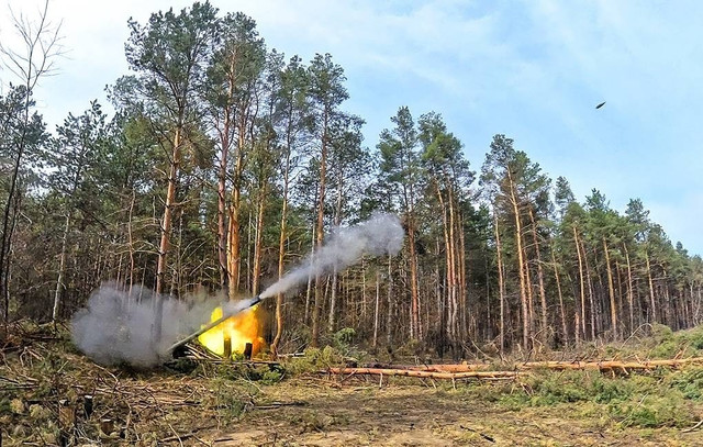 Mặc dù đã rút quân khỏi khu vực Kursk, nhưng AFU vẫn sử dụng khu vực Sumy để phóng UAV tự sát, tên lửa và tiến hành các cuộc tấn công phá hoại. Việc AFU tiếp tục sử dụng Sumy làm đầu cầu tiến công vào lãnh thổ Nga, sẽ là động lực cho Moscow xây dựng các vùng đệm, nhằm đảm bảo an ninh biên giới Nga. 14.jpg