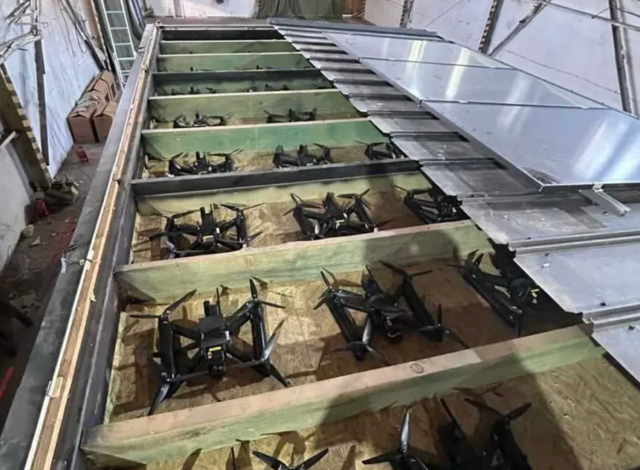 Hình ảnh các UAV được SBU bí mật đưa vào Nga để sử dụng trong cuộc tập kích ngày 1/6. Ảnh: SBU Hình ảnh các UAV được SBU bí mật đưa vào Nga để sử dụng trong cuộc tập kích ngày 1/6. Ảnh: SBU