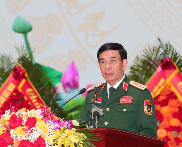 Đại tướng Phan Văn Giang, Ủy viên Bộ Chính trị, Phó Bí thư Quân ủy Trung ương, Bộ trưởng Bộ Quốc phòng trình bày Báo cáo Chính trị. Ảnh: TTXVN. khai-mac-trong-the-dai-hoi-dai-bieu-dang-bo-quan-doi-nhiem-ky-2025-2030-5.jpg