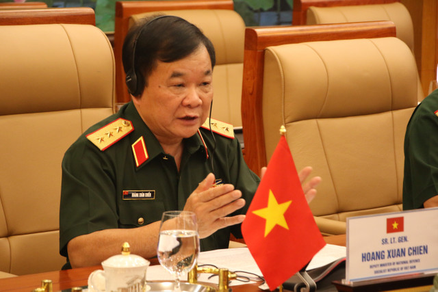 Thượng tướng Hoàng Xuân Chiến phát biểu tại đối thoại. Ảnh: Trà Khánh. img-0356.jpg