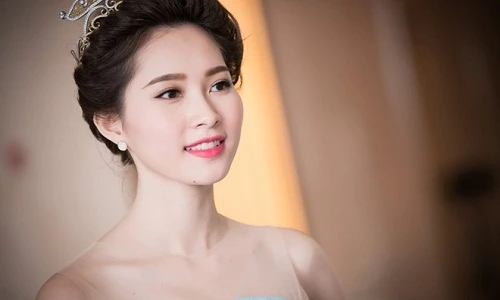 Học cách chăm da trắng hồng từ các Hoa hậu