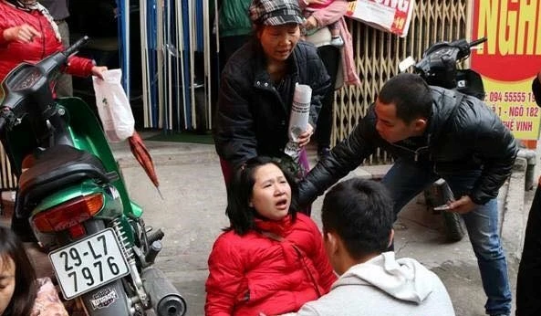 Tạm dừng tiêm vacxin 5 trong 1 vì quá hỗn loạn