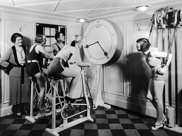 Ảnh hiếm về phụ nữ thời xưa tập thể dục