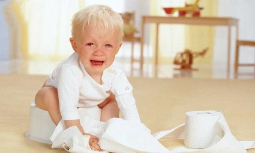 Những vấn đề cần biết khi trẻ bị són phân
