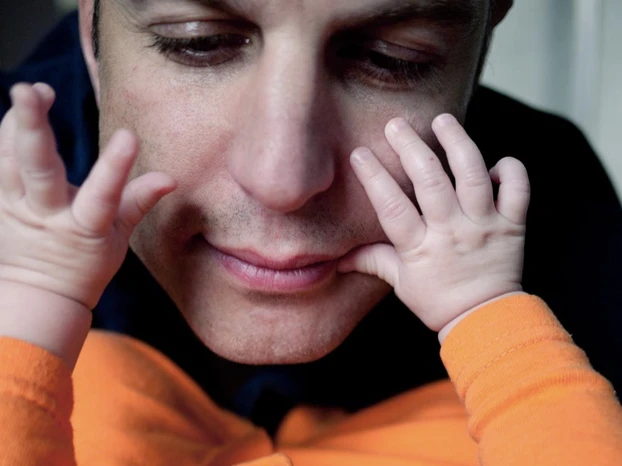 Nhật ký nghẹn ngào của người cha học cách yêu con gái