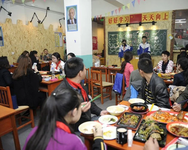 Khám phá nhà hàng đặc biệt phong cách lớp học