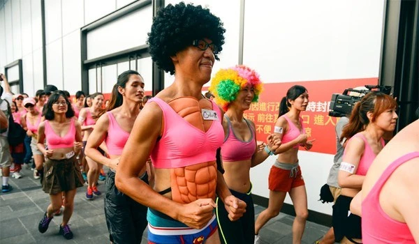 Hàng trăm người chạy bộ gây quỹ phòng chống ung thư vú