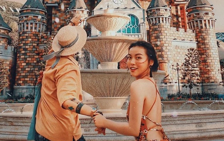 Công thức pose hình nghìn like của travel blogger Hà Trúc