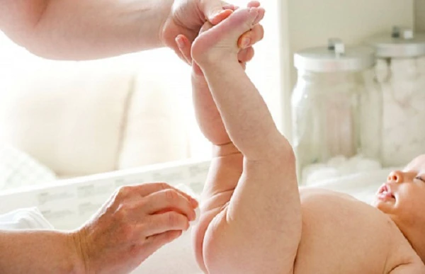 Cách vệ sinh vùng kín an toàn cho bé gái