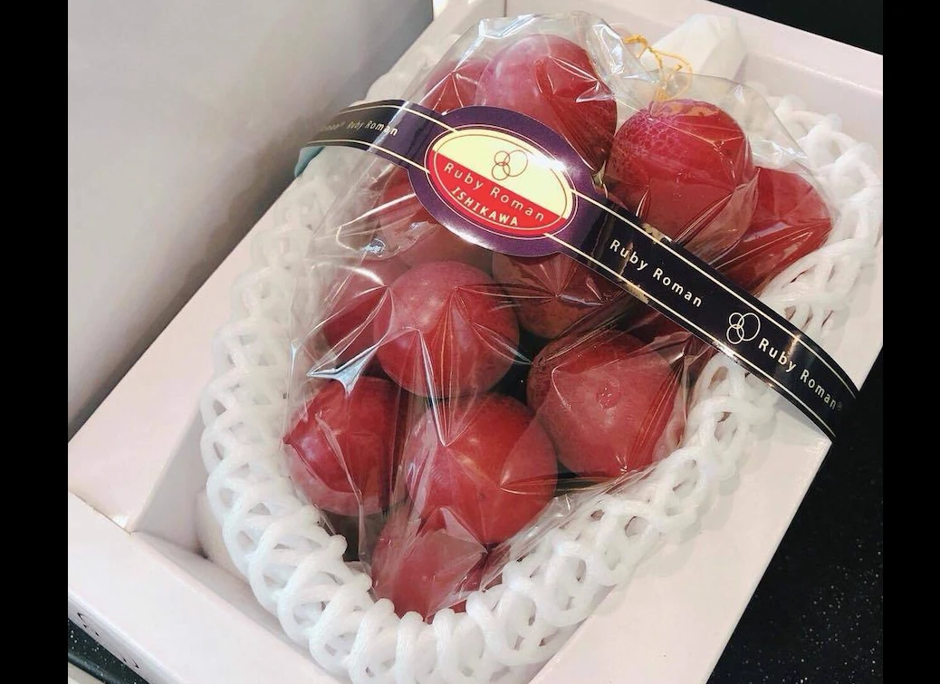 Tận mắt chùm nho Nhật giá 11 triệu “hút” nhà giàu Việt mạnh tay chi tiền