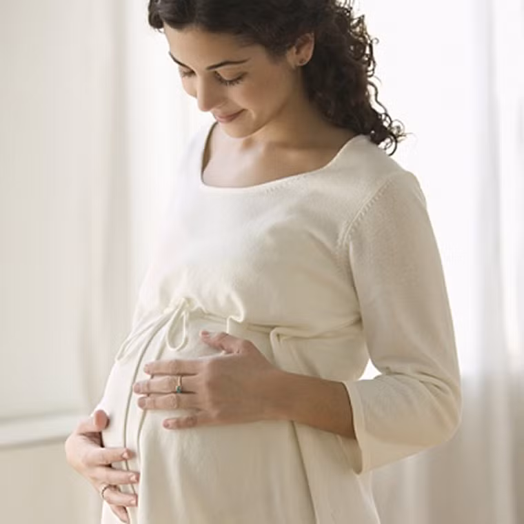 Những bà bầu được phép vắt sữa non trước sinh