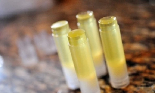 Tinh chất dưỡng môi ban đêm chống nứt nẻ