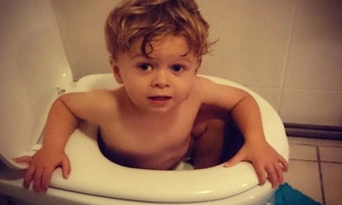 Ảnh: Chết cười những em bé siêu quậy