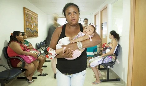 Ám ảnh những đứa trẻ nhiễm Zika trong vòng tay cha mẹ