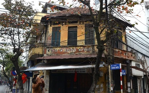 Dân nhiếp ảnh đổ bộ ồ ạt vào phố cổ sáng mùng 1 Tết