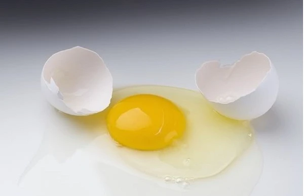 8 cách làm đẹp khó tin từ trứng gà