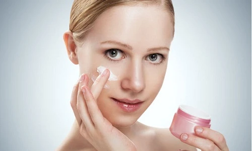 9 mỹ phẩm phụ nữ nên có trong mùa thu