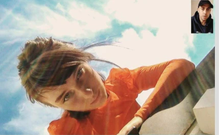 Đang cách ly, nhiếp ảnh gia chụp người mẫu 'cực nghệ' qua webcam