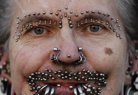 Những kiểu đeo khuyên rùng rợn nhất thế giới (1)