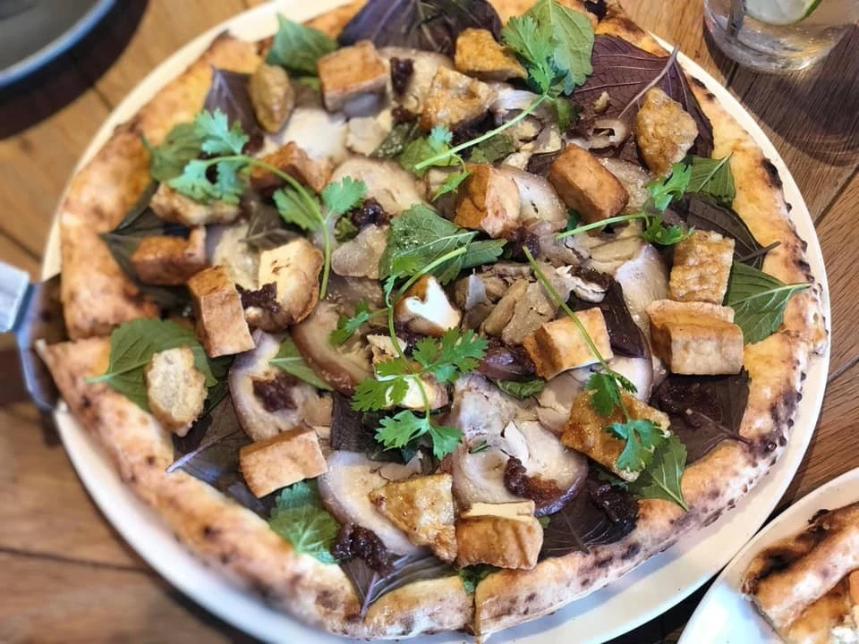 Pizza bún đậu mắm tôm: Sự kết hợp “kỳ quái” khiến CĐM rần rần phản đối