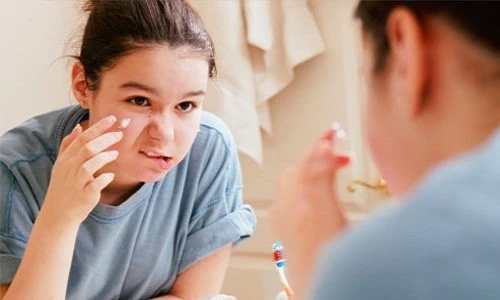 Sai lầm khi dùng thuốc trị mụn dễ để lại sẹo